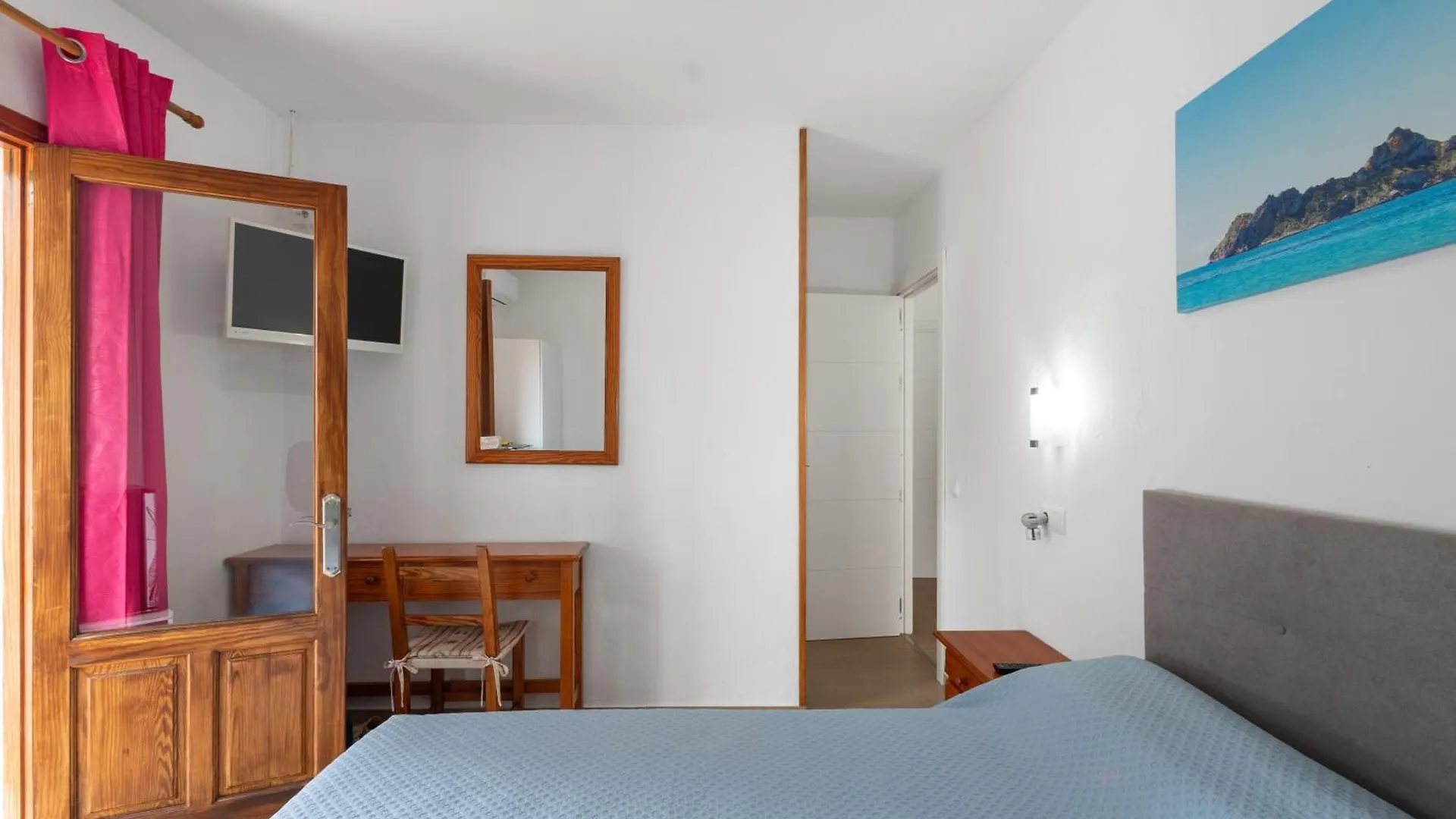 Pension Las 3 Golondrinas Santa Eulária des Riu 0*,  Espanha