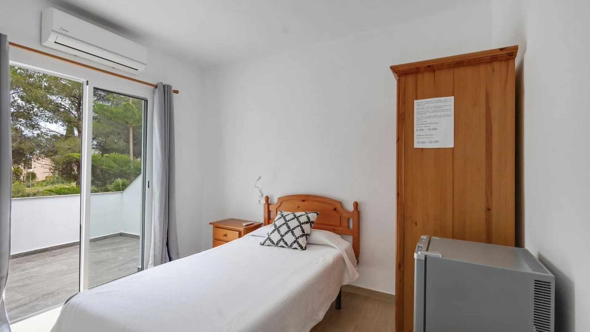 Pension Las 3 Golondrinas Santa Eulária des Riu 0*,  Espanha
